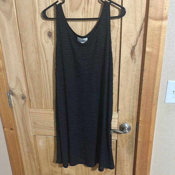 J. VALDI Elegant Black Sleeveless Dress - Picture 1 of 4